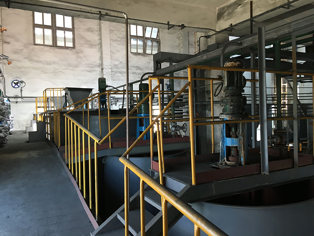 污泥脫水離心機(jī)用哪種PAM絮凝劑？